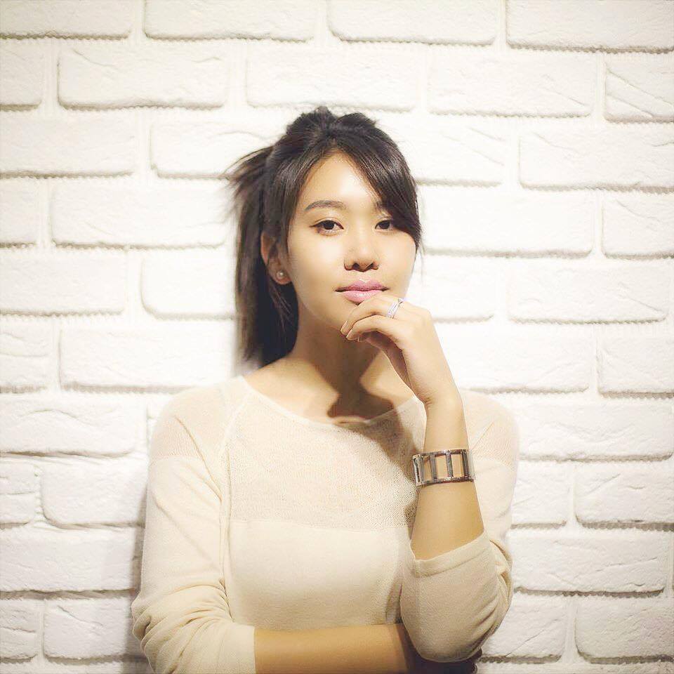 Дуучин Ч.Цэлмүүн “хүүхэд нас & ээж” байхын утга учрын талаар хуучилжээ